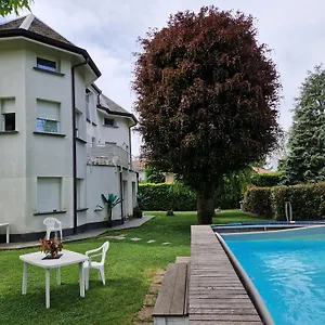Bed & Breakfast Beb Casa Di Lia, Carugo
